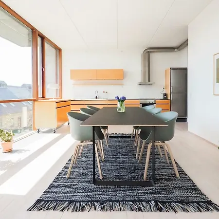 Waterfront Design With Beautiful View & Terrace Appartement